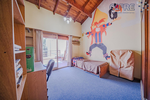Casa De 5 Ambientes Con Garaje Para Dos Autos Jardín Y Pileta Lote Propio 8.66x26