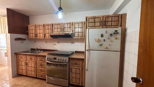 Apartamento En Venta En Piso Bajo Urb Valles De Camoruco Acv 278416