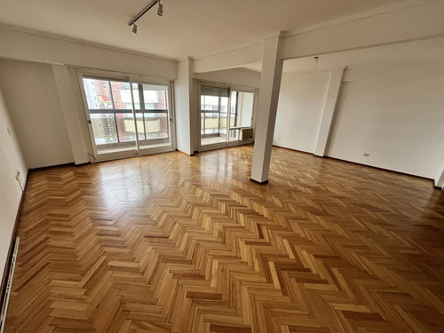 Departamento En Venta En La Lucila De 4 Ambientes Con Dependencia, Cochera Con Baulera