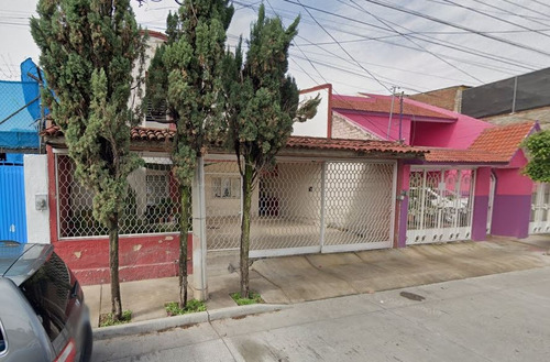 Casa Con Excelente Ubicación En Francisco C. Morales, Echeverría, Guadalajara, Jal. Arf