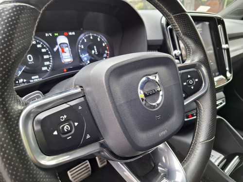 Volvo XC40 T5 R-design