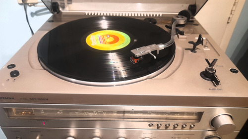 Equipo De Audio Hitachi Con Tocadiscos,casetes,radio,aux Plateado 50 W (Usado)