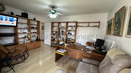 Bien Ubicado Apartamento En Los Palos Grandes 25-24581
