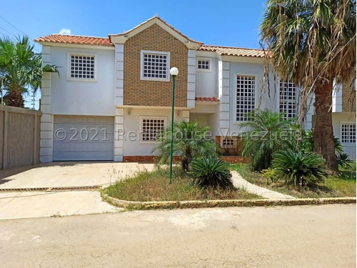 En Venta Moderna  Casa En Coro