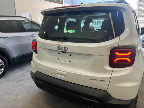 Imagen 3 de 25 de Nueva Jeep Renegade Sport 1.8 At6 Fwd En Stock Fisico Hg
