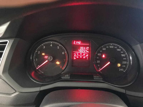 Imagem 10 de 15 de Volkswagen Novo Voyage 1.6 2019