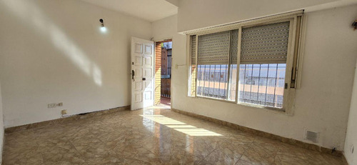 Venta Ph 2 Ambientes Con Balcon En Gervasio Mendez Al 3200, Carapachay