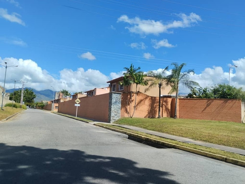 Imagen 3 de 16 de Town House En Conjunto Residencial Cantapiedra. Naguanagua. Zenaida Quintero