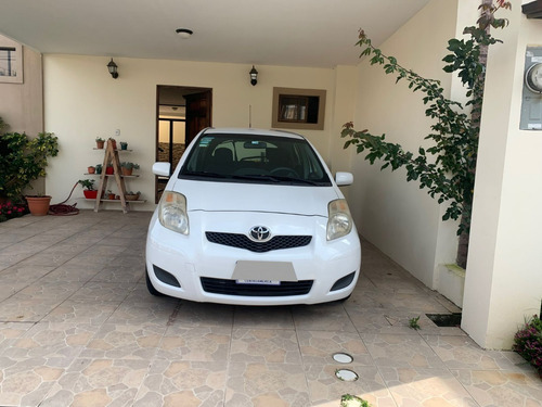 Imagen 2 de 12 de Toyota Yaris Hatch Back