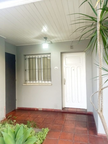 Imagen 2 de 28 de Chalet En Venta De 4 Dormitorios C/ Cochera En Quilmes