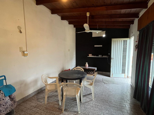 Excelente Chalet De Dos Dorm. Sobre Amplio Lote