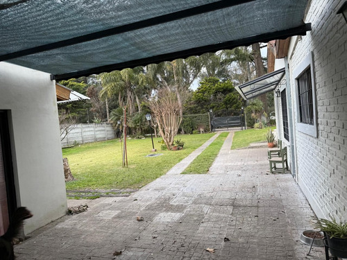 Venta Casa Con Parque Pileta, Parque Leloir, Ituzaingo.