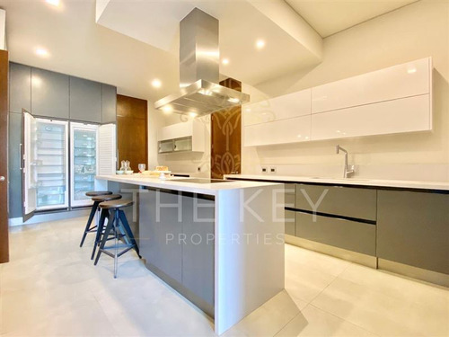 Casa De 4d Con Jardin, Piscina, Quincho Y 4 Est.las Condes