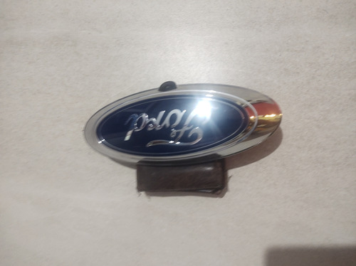 Emblema Tracero De Una Ford Ranger Lista Para Conectar 