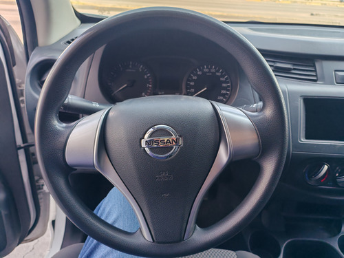 Nissan NP300 2.4 Doble Cabina Se Aa Pack Seg Mt