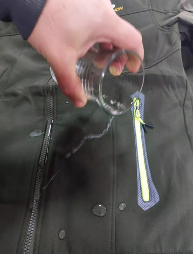 Campera Salomon Tecnica Deportiva Con Trampa Para Nieve Gris Oscuro L