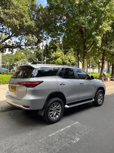Toyota Fortuner 2.7 Srv At