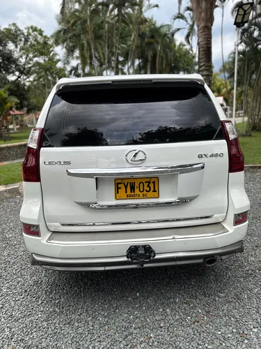 Lexus GX Árabe