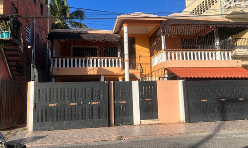 Alquilo Amplia Casa, Tres Habitaciones, Santo Domingo Este 