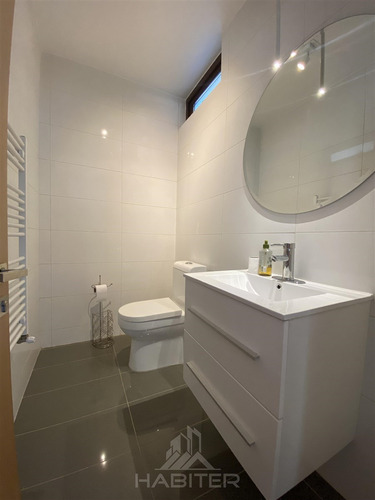 Casa En Venta De 4 Dorm. En Curicó