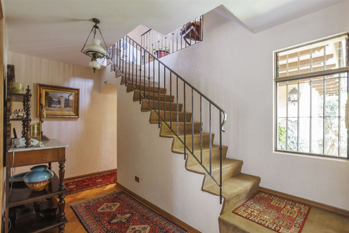 Casa En Venta De 5 Dorm., Los Dominicos, Plaza Las Condesas