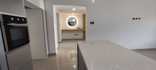 Imagen 2 de 14 de Casa En Venta En Trigal Norte Hilmar Rios C137728 Tlf-0414-432-69-46