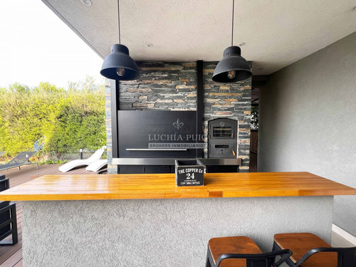 Increible Casa En Venta -vista A La Laguna Y Golf -el Canton