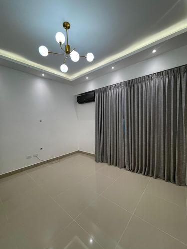 Apartamento En Alquiler De 3habitaciones En Bella Vista