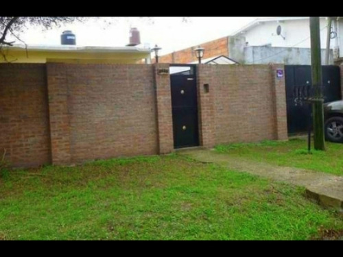 Vendo Casa Con Quincho Y Pileta Y Otra Hab/ Apto 2 Flias