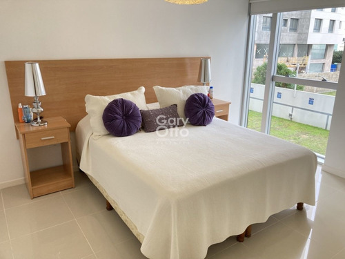 Imagen 3 de 7 de Apartamento De 2 Dormitorios En Torre Con Servicios