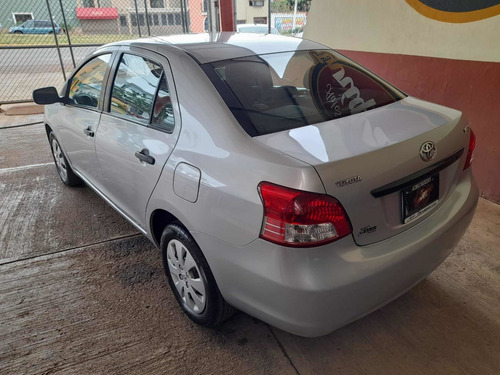 Imagen 4 de 13 de Toyota Yaris 2011 1.5 Sedan Core Aa At