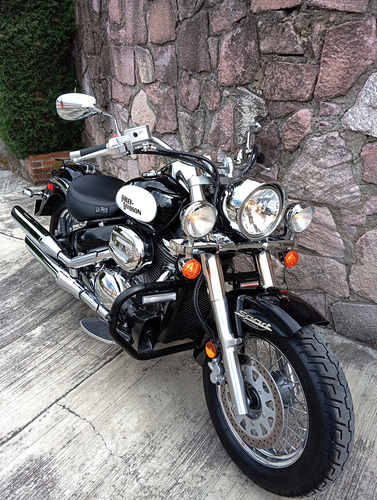 Suzuki Boulevard C-50 Customizada