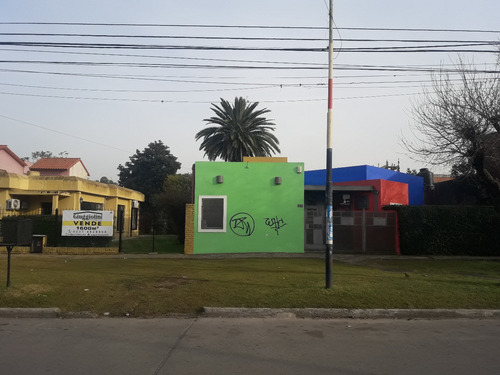 Fraccion De 1600m2 Con Casa Y Local Comercial