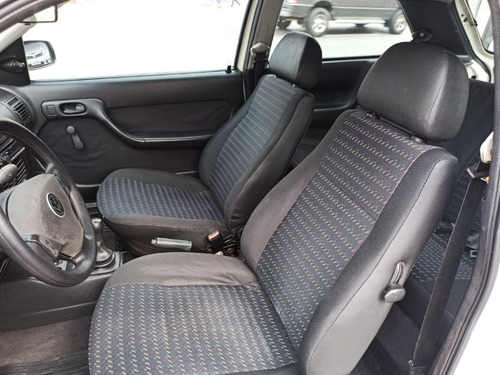 Imagem 8 de 9 de Volkswagen Gol 2005 1.0 City 2p