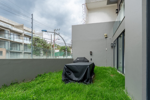 ¡exclusivo Departamento En 2 Pisos Con 3 Habitaciones En Lomas De Tecamachalco Con Acabados De Lujo Y 3 Estacionamientos!