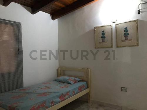 Casa En La Urbanización Playa El Angel, Cerca De Farmatodo