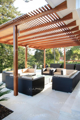 Excelente Casa De Ocho Dormitorios En Venta En El Golf- Ref: 30848