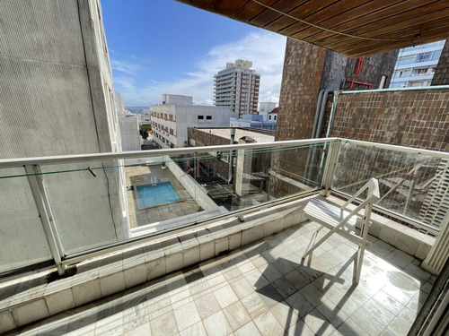 Imagen 9 de 29 de Terraza, Edificio Bajo