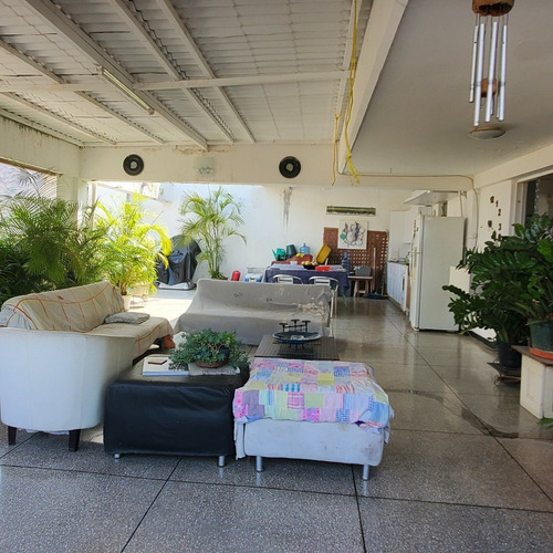 Imagen 5 de 5 de Apartamento Con Todo Incluido, Electrodoméstico, Mobiliario, Equipos Y Accesorios. Tiene 2 Habitaciones Y 2 Baños. Amplia Terraza Con Parrillero, Cocina Equipada Y Mesa Comedor Para 10 Personas.
