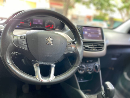 Imagen 12 de 15 de Peugeot 208 1.6 5p Allure 2016
