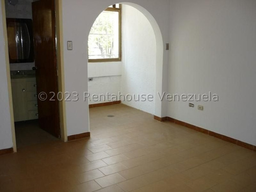 Imagen 6 de 18 de En Alquiler Espaciosa Aparto-quinta Ubicada En Avenida De Alto Tráfico En Prebo. Dos Niveles Ideal Para Su Negocio