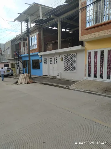 Casa Con 3 Cuartos Un Baño Y Patio