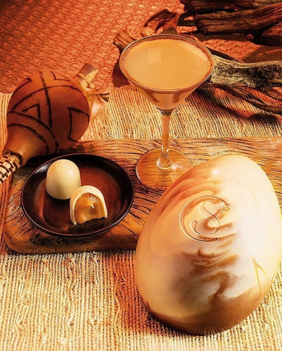 Imagem 3 de 3 de Ovo De Páscoa Cacau Show Amarula 216g Acompanha Mini Licor