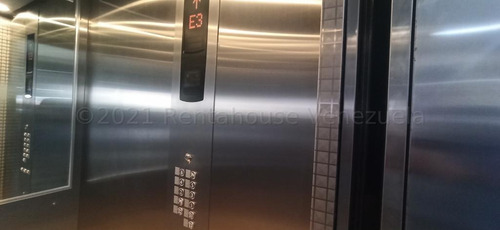 Ss: Vende Apartamento 23-15207 En Lomas De Las Mercedes De 205 M2, 3h/4b/4pe