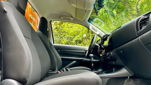 Toyota Hilux 2.4 HILUX 2.4 DIESEL ESTACAS 4x4 FULL EQUIPO