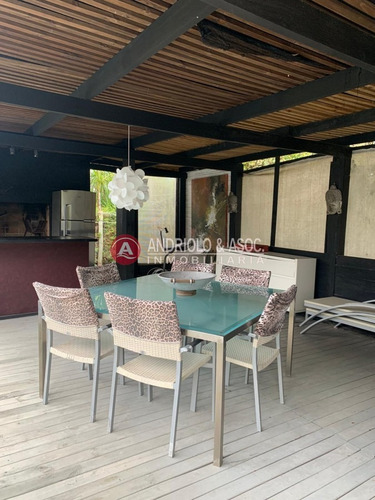 Casa En Venta Y Alquiler, Mansa, Punta Del Este, 6 Dormitorios.- Ref: 6411