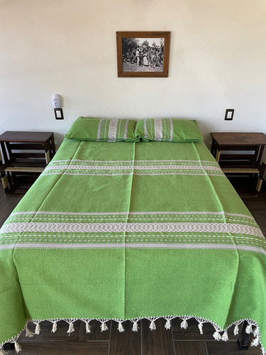 Colcha Matrimonial Oaxaqueña Pie Negro Y Fundas De Almohada Verde Lima Rayas