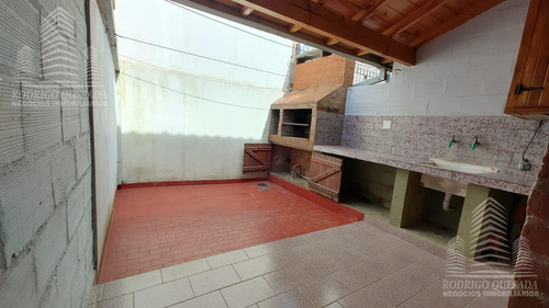 Dúplex En Venta De 2 Dormitorios C/ Cochera En Costa Azul.