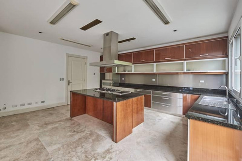 Imagen 9 de 30 de Espectacular Casa !!! De Gran Categoria En Castores Alquiler/venta
