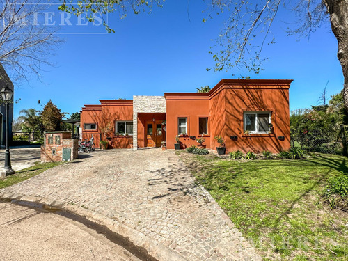 Casa En Venta Desarrollada En Una Sola Planta En Roble Joven